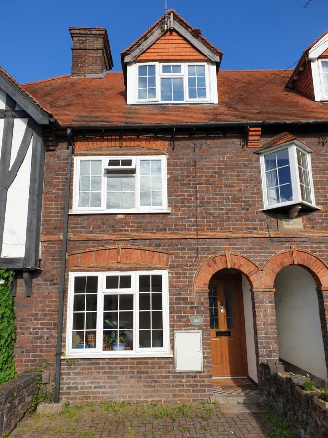 Lotus Pod House Homestay Horsell Exterior photo