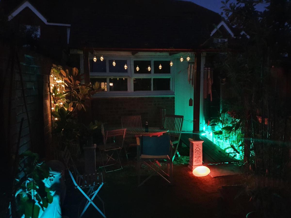 Lotus Pod House Homestay Horsell Exterior photo