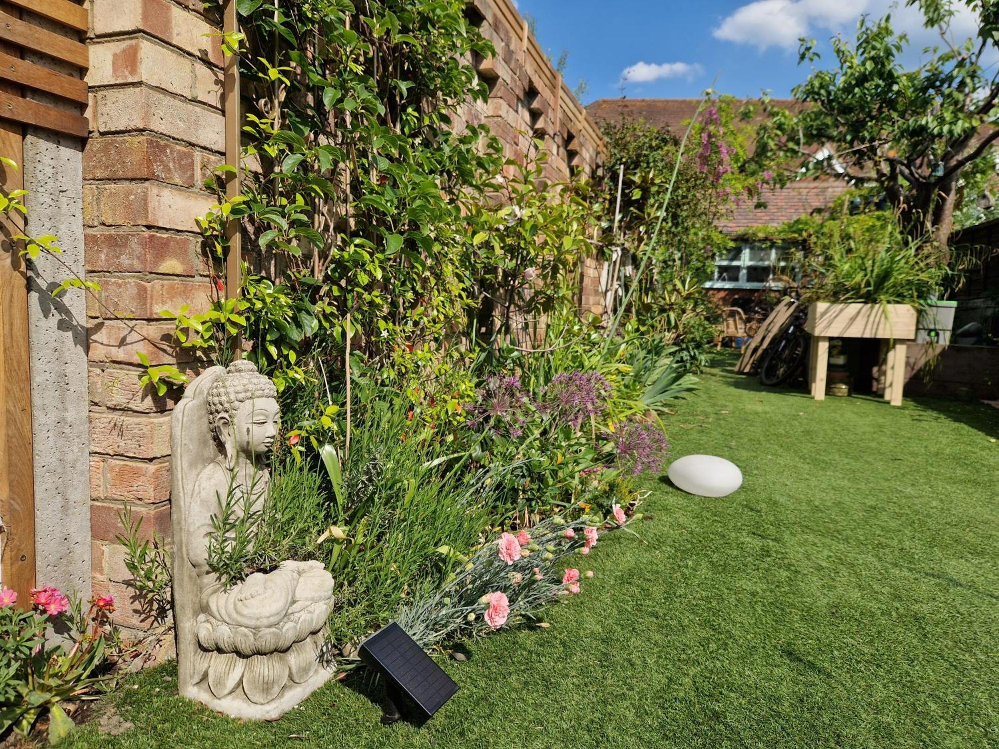 Lotus Pod House Homestay Horsell Exterior photo