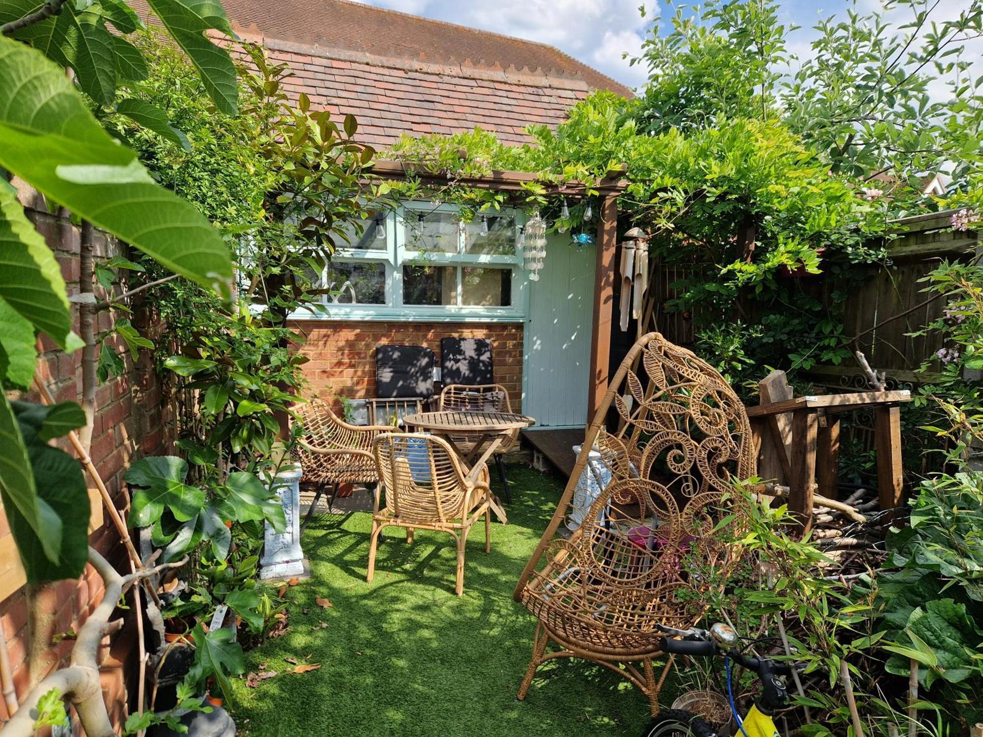 Lotus Pod House Homestay Horsell Exterior photo