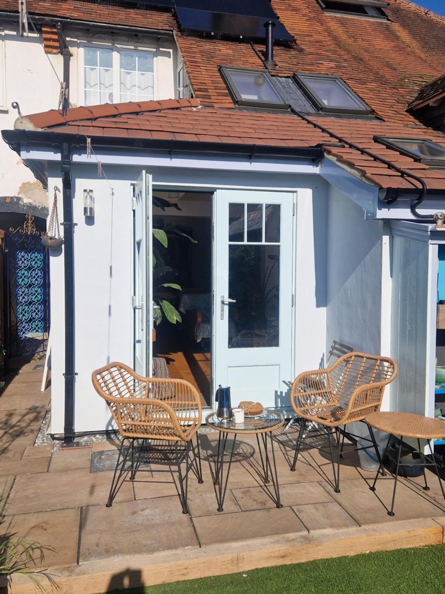 Lotus Pod House Homestay Horsell Exterior photo